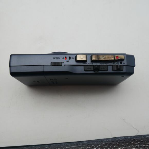 NEW Sanyo TRC 680MC Microcassette Recorder Tested and Complete - Picture 11 of 15